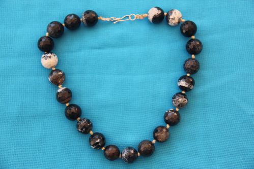 AGATE NECKLACE